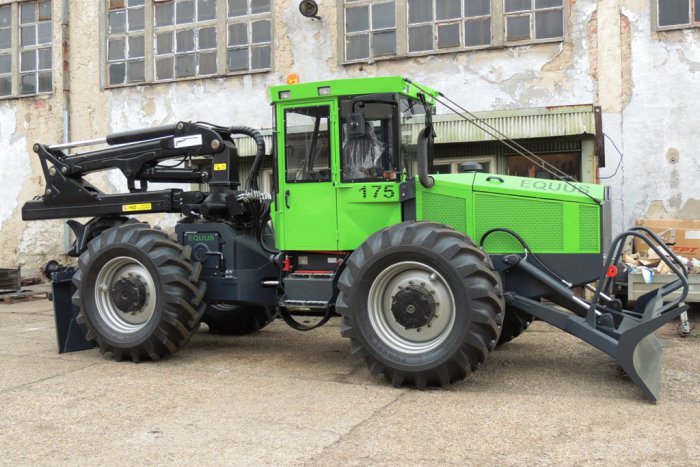 Ilustračný obrázok k článku Vodohospodári dostali nové traktory: Potrebujú ich na kosenie pri vodných tokoch