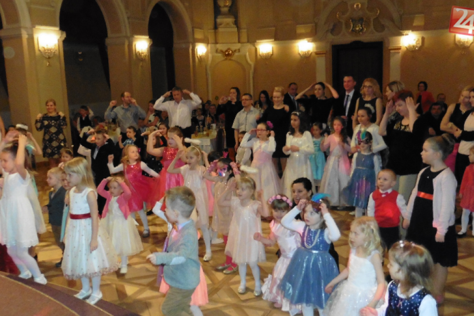 Ilustračný obrázok k článku FOTO a VIDEO: Parádna atmosféra v Spišskej. Najmenší to roztočili na detskom plese