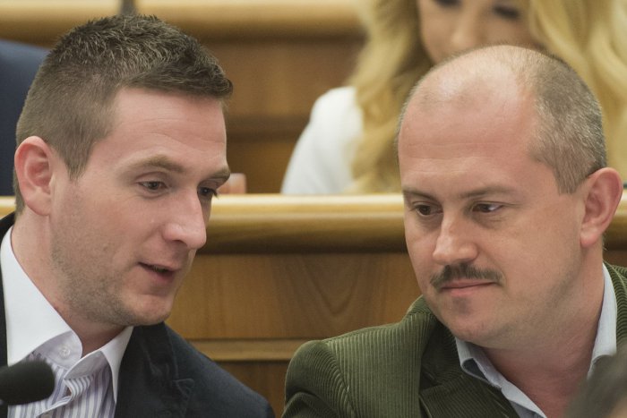 Ilustračný obrázok k článku Kotlebovci na odovzdávaní titulov na UKF v Nitre: REAKCIA rektora univerzity