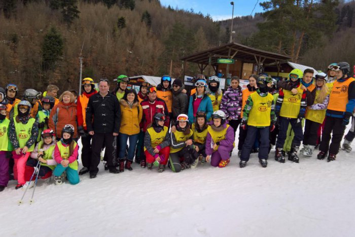 Ilustračný obrázok k článku Využili ešte možnosť lyžovať: Prešovskí žiaci na Drienici predviedli obrovský slalom