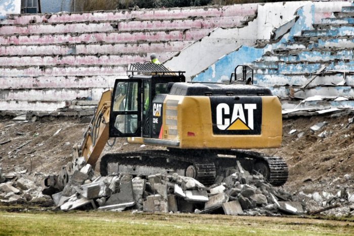Ilustračný obrázok k článku Rekonštrukcia futbalového štadióna v Humennom. Čo bude nasledovať po búraní?
