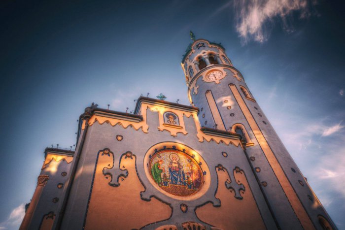 Ilustračný obrázok k článku Fasády bratislavského Modrého kostolíka mali pôvodne sivú farbu