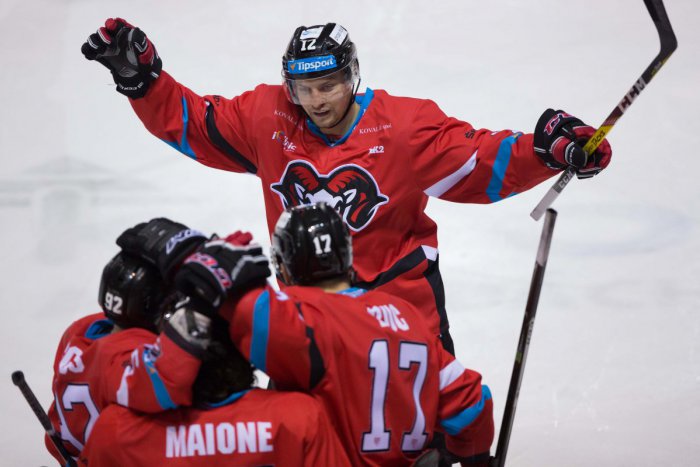 Ilustračný obrázok k článku Barani triumfovali aj do tretice. Higgs sa na ľade Nových Zámkov blysol hetrikom