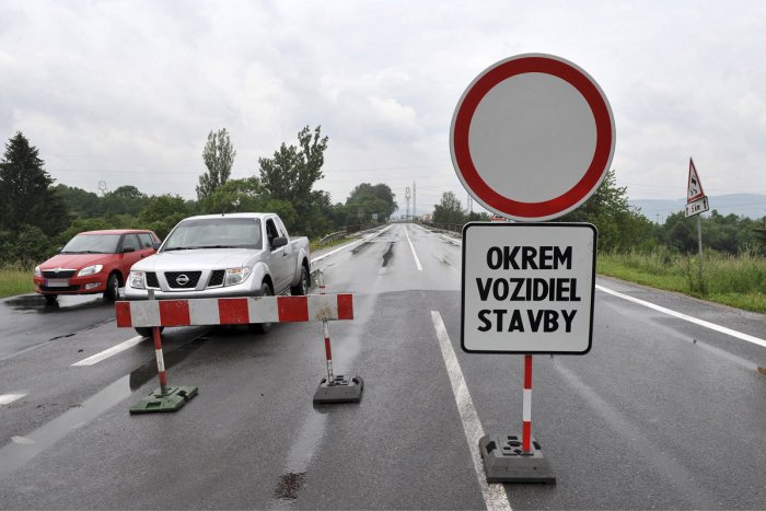 Ilustračný obrázok k článku Aktuálne INFO od policajtov: Táto cesta pri Považskej sa dočasne uzatvára!