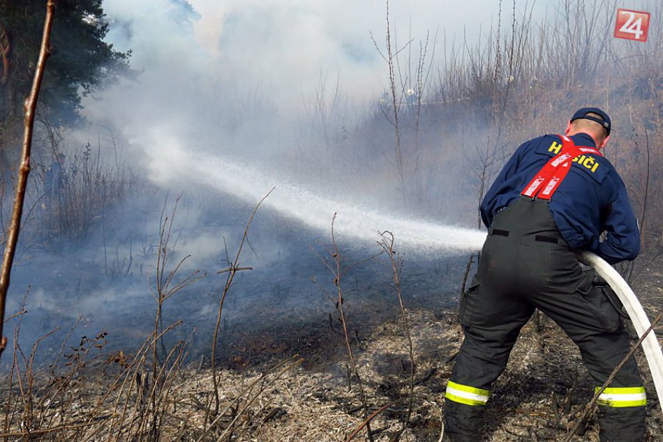 Ilustračný obrázok k článku Vypaľovanie trávy, nedbalosť alebo úmysel? Pod Tatrami opäť horelo!
