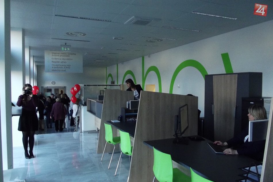 Ilustračný obrázok k článku Prvé fotky priamo z miesta: V Hlohovci otvorili nové klientské centrum