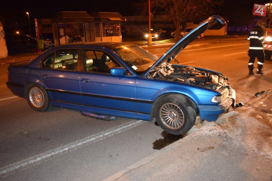 Ilustračný obrázok k článku FOTKY z miesta nehody: Na trnavskom sídlisku havarovalo BMW