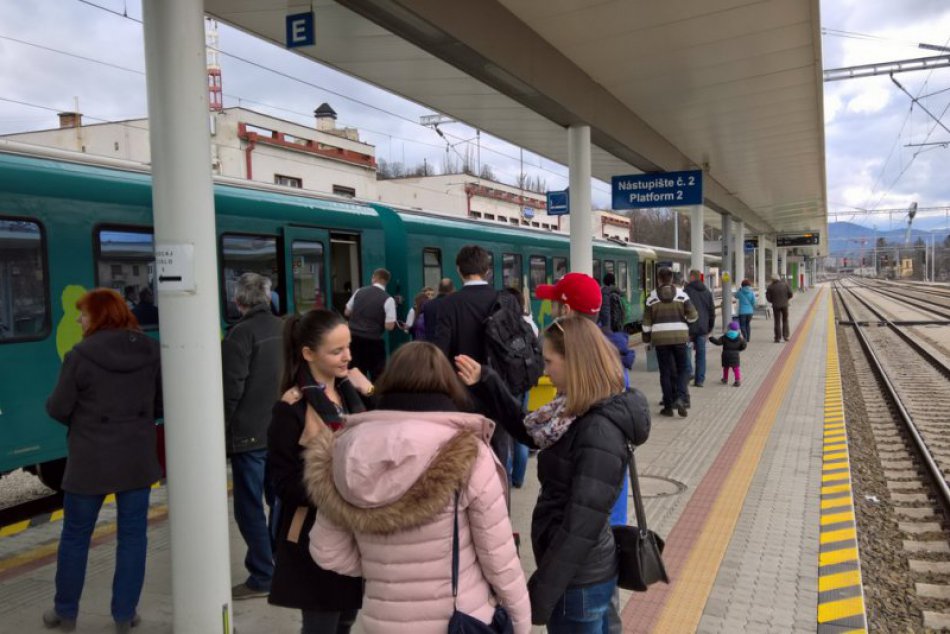 Ilustračný obrázok k článku Cesta vlakom z  Prahy do Nitry bude kratšia: TOTO je nový cestovný poriadok