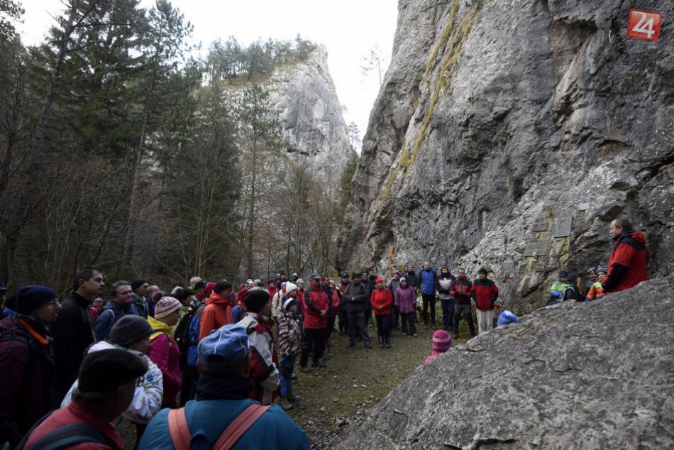 Ilustračný obrázok k článku Posledný záchvev obľúbenej letnej turistiky: Manínska tiesňava sa bude zamykať