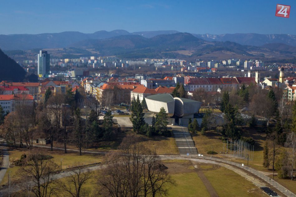 Ilustračný obrázok k článku FOTO: Bystrica, akú bežne neuvidíte. Jarná krása mesta na záberoch z výšky