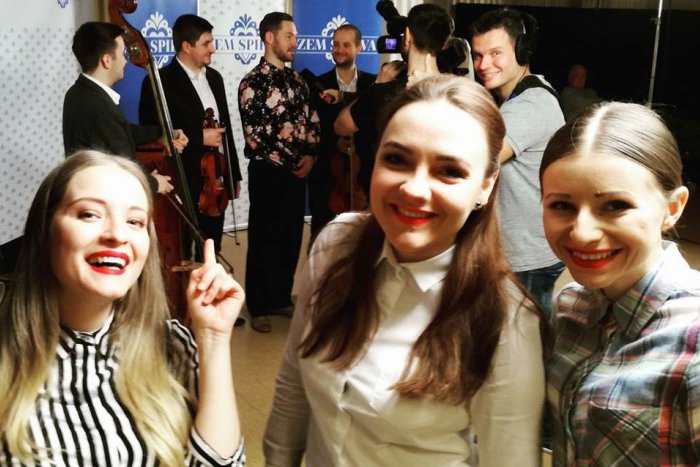 Ilustračný obrázok k článku V televíznej šou hviezdi Rusínske Trio: Naše dievčatá spojila dokopy láska k folklóru!