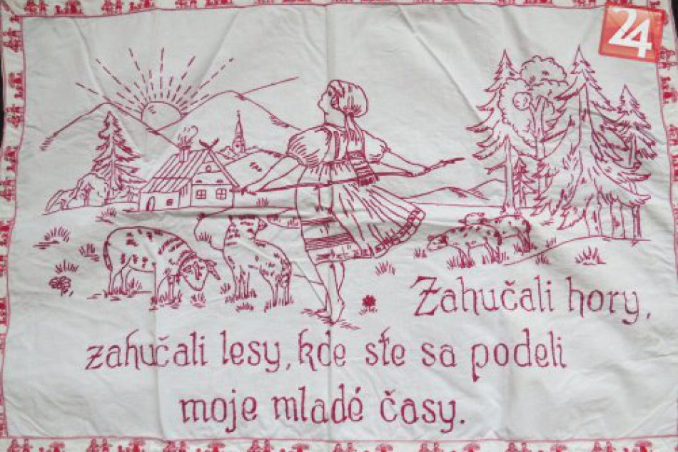 Ilustračný obrázok k článku Spomínate si na ne? Takéto výšivky kedysi zdobili domácnosti v Michalovciach a okolí, FOTO