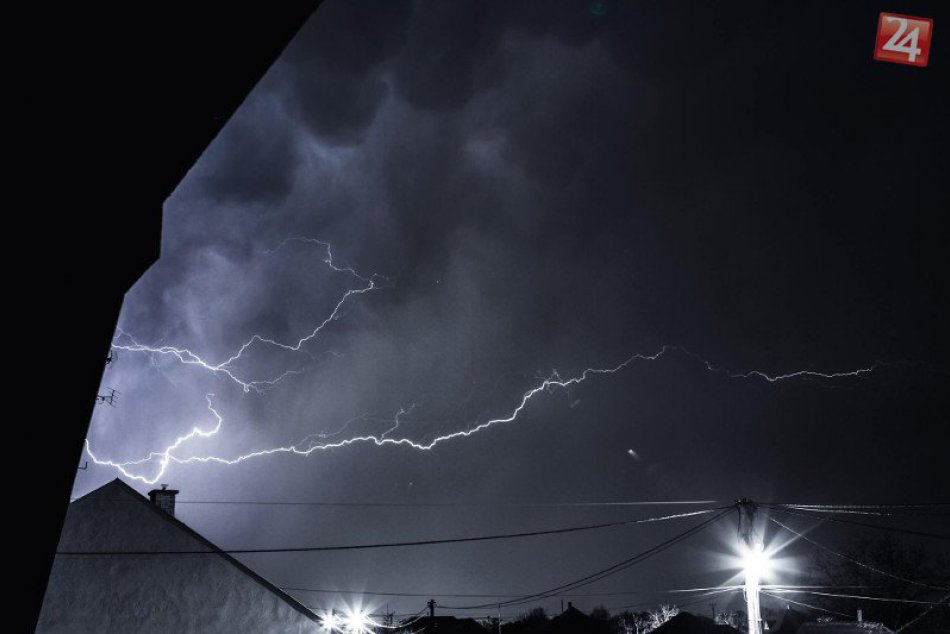 Ilustračný obrázok k článku Blesky tancovali nad naším okresom: Príroda opäť predviedla svoju moc, FOTO