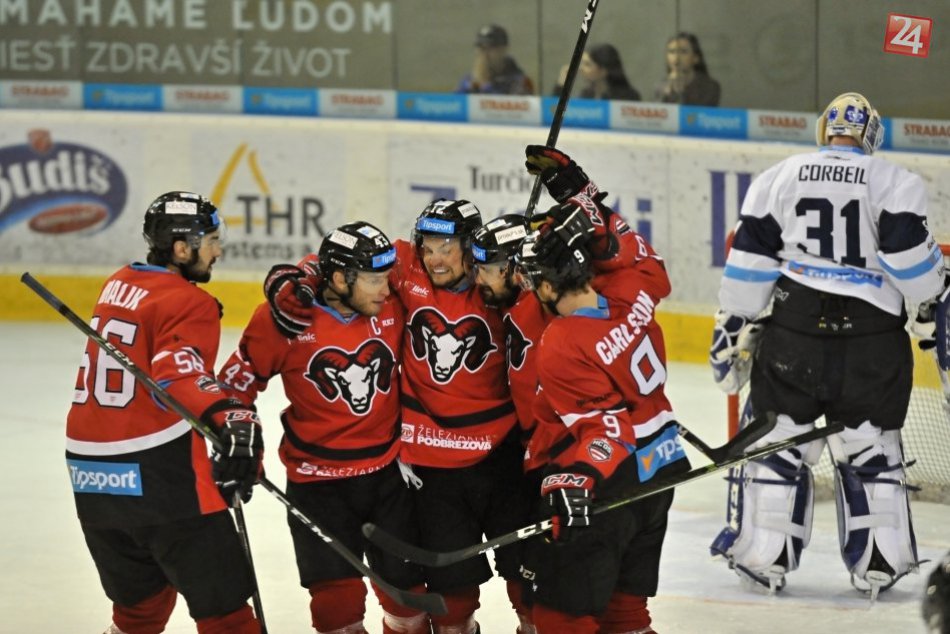 Ilustračný obrázok k článku FOTO: Barani nastrieľali Martinčanom sedmičku. Buc na ľade súpera s hetrikom!