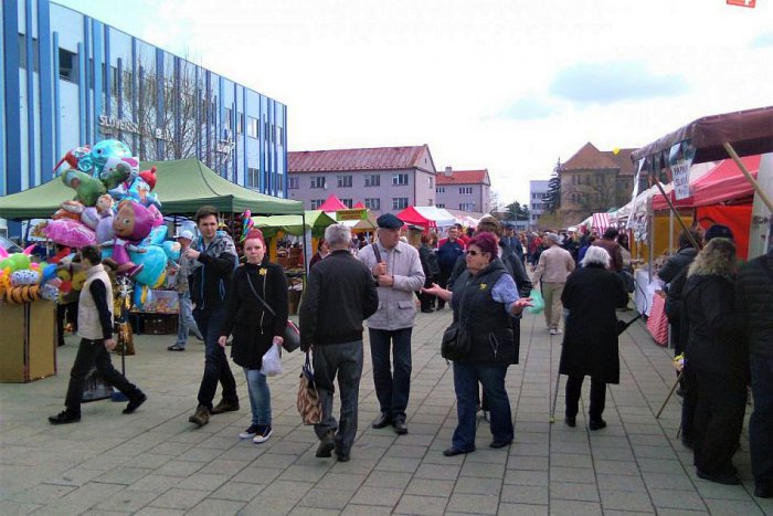 Ilustračný obrázok k článku FOTO: V centre Lučenca vládne Veľká noc v predstihu. Trhy prilákali množstvo ľudí