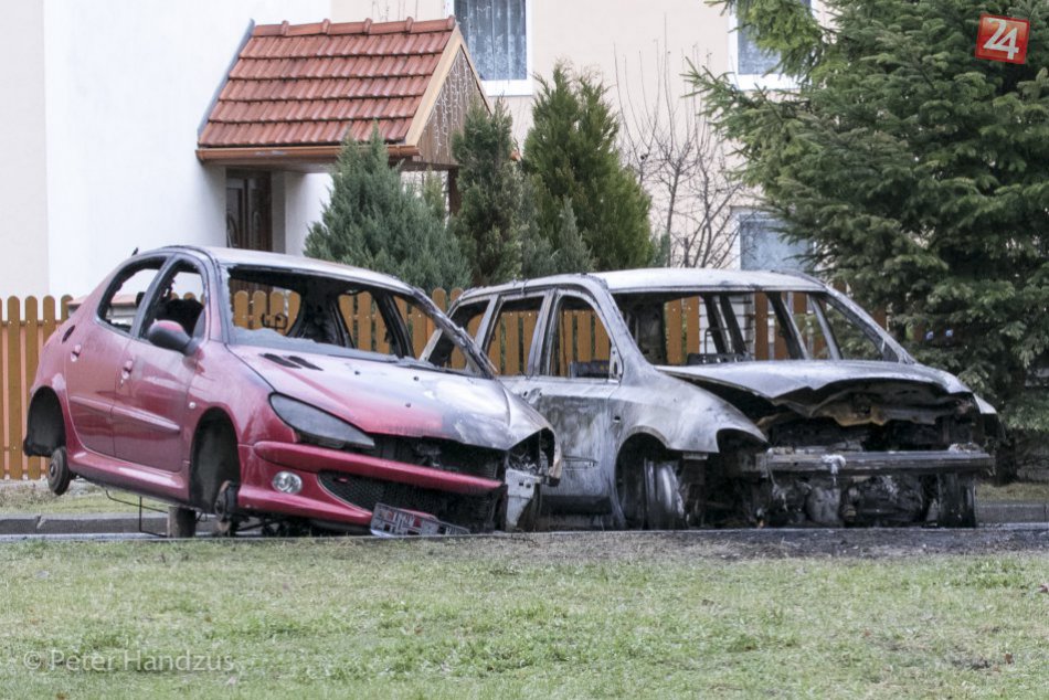 Ilustračný obrázok k článku Polícia vyšetruje incident z Popradu - Veľkej: V noci tu horeli dve autá