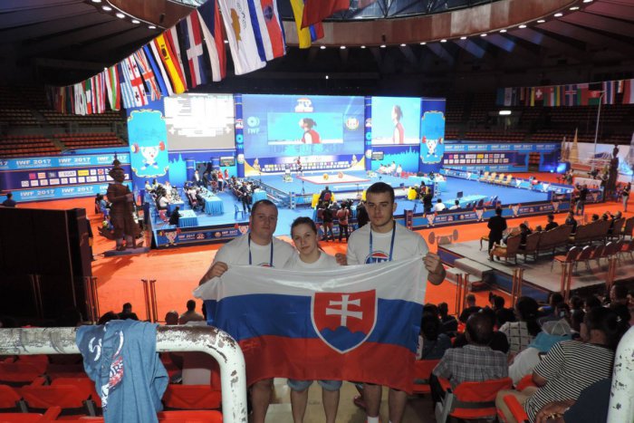 Ilustračný obrázok k článku Košická vzpieračka Seničová (16) s úspechom: Takto sa jej darilo na majstrovstvách sveta