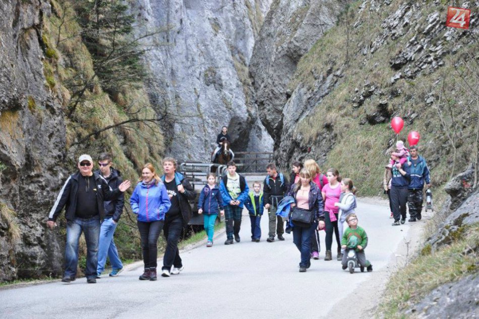 Ilustračný obrázok k článku Tisíce turistov zavítali do okolia Považskej: Jeden z najlepších ročníkov! FOTO