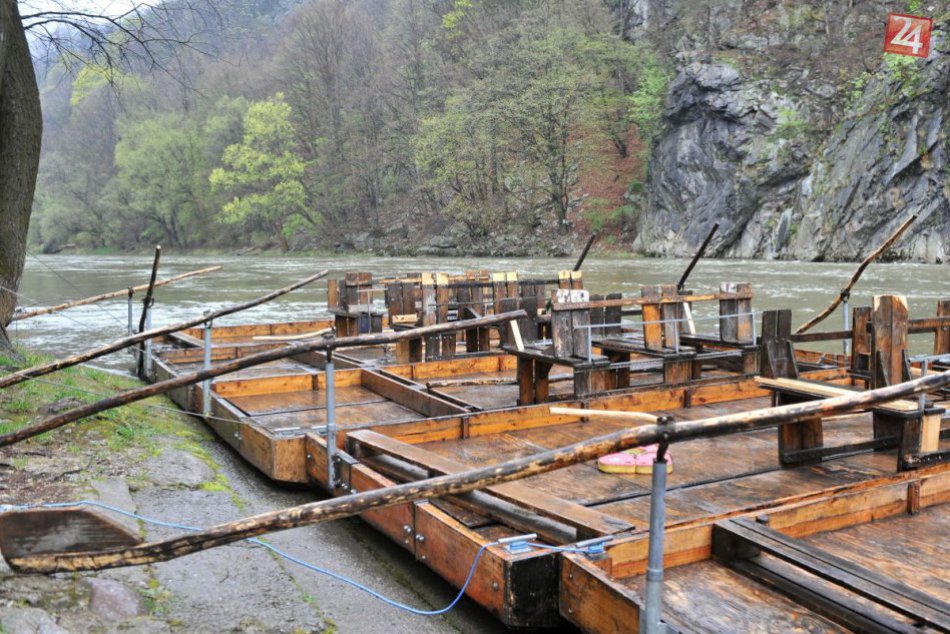 Ilustračný obrázok k článku Tragédia na Dunajci: Pltníka, ktorý vypadol z plte, našli utopeného