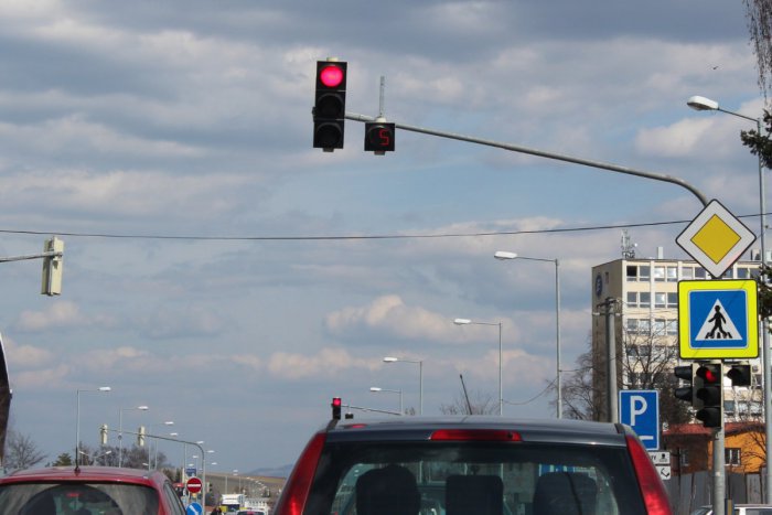 Ilustračný obrázok k článku HLASUJTE S NAMI: Zaviedli by ste odpočítavacie semafóry po celom meste?