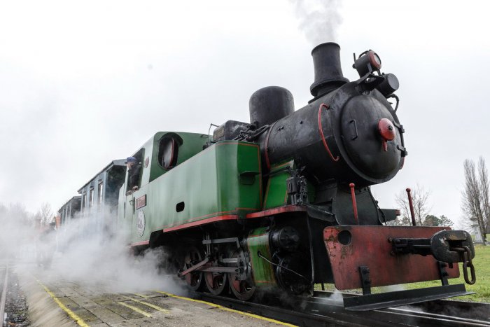 Ilustračný obrázok k článku Nitrianska poľná železnica opäť ožije: Historický vlak vypravia na otvorení sezóny