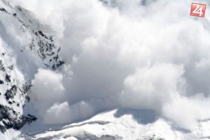 Ilustračný obrázok k článku Na horách by malo celý deň snežiť: Lavínová hrozba sa zvyšuje