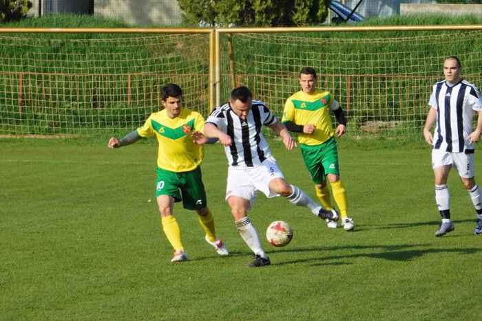 Ilustračný obrázok k článku Futbalová sezóna je v plnom prúde: Ako sa darí našim Leopoldovským hráčom?