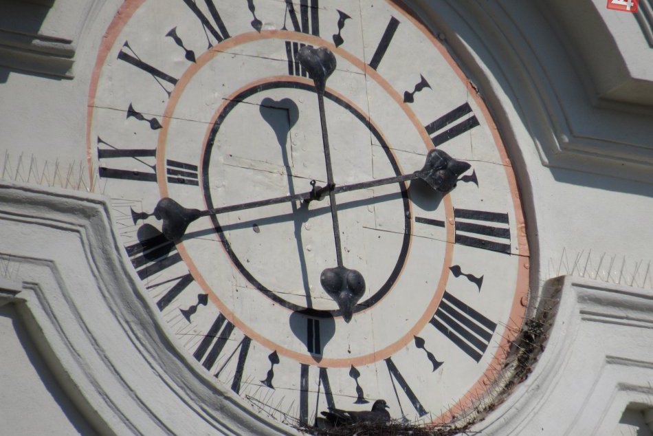 Ilustračný obrázok k článku Sklad soli v Prešove púta pozonorsť: Všimli ste si ale aj detail na hodinách? FOTO