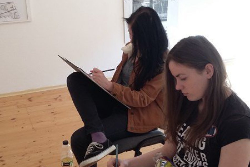 Ilustračný obrázok k článku Rožňavskí študenti sa pustili do umenia: FOTO z ich prác