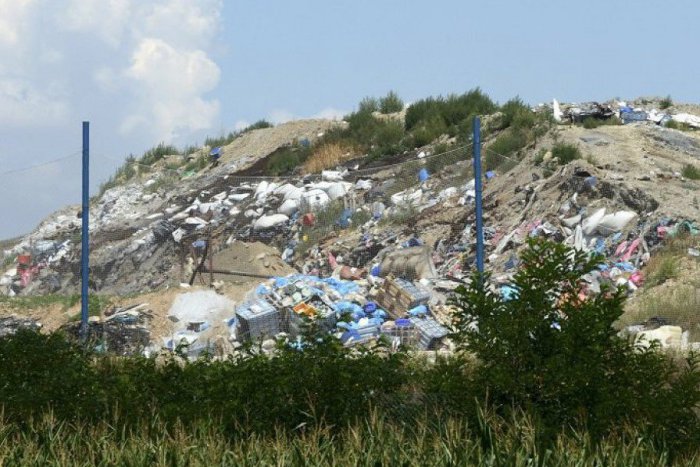 Ilustračný obrázok k článku Mestské časti upozorňujú na kontamináciu podzemných vôd z bývalej skládky vo Vrakuni