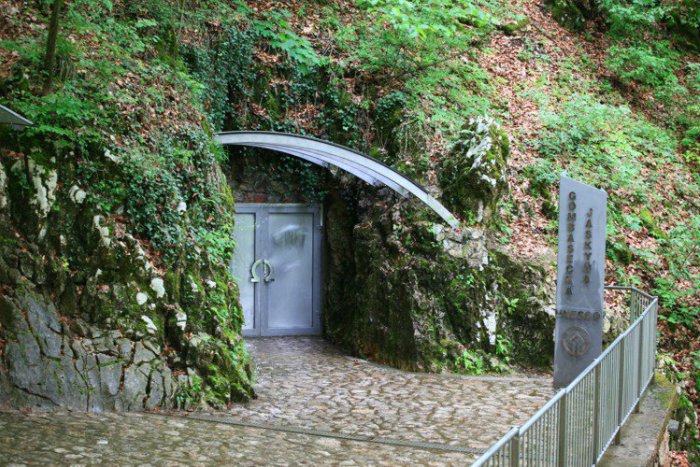 Ilustračný obrázok k článku Gemerské lákadlo turistov: Jaskyňa pri Rožňave s liečivými účinkami