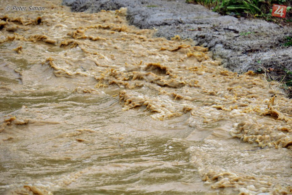 Ilustračný obrázok k článku V okrese Liptovský Mikuláš hrozí povodeň: Na horách silný vietor