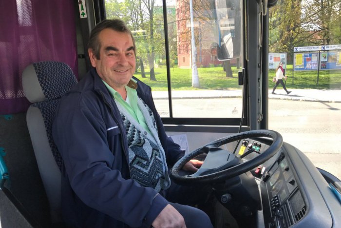 Ilustračný obrázok k článku Usmiaty autobusár Peter (54) na mikulášskych linkách s nadhľadom: Jedna vec ho ale trápi...