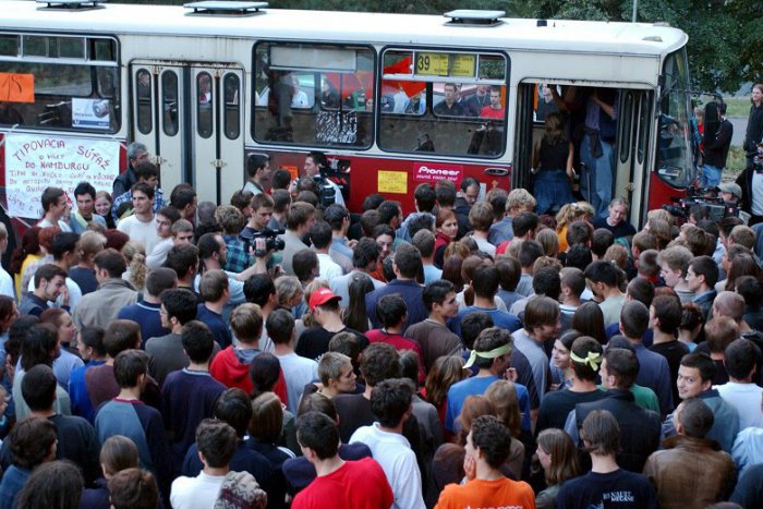 Ilustračný obrázok k článku Koľko ľudí sa zmestí do autobusu číslo 39? Študenti sa pokúsia prekonať rekord