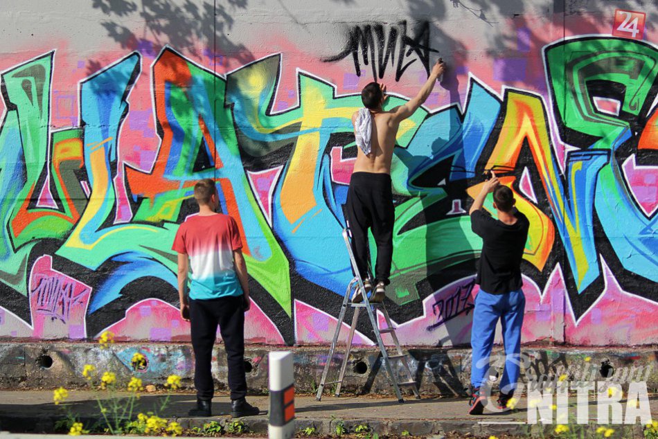 Ilustračný obrázok k článku Stenu pod Zoborom skrášlia nové kresby: Blíži sa tradičný Graffiti Jam v Nitre