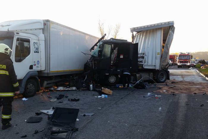 Ilustračný obrázok k článku Zrážka kamiónov na Liptove: Škoda dosiahla niekoľko tisíc eur, FOTO