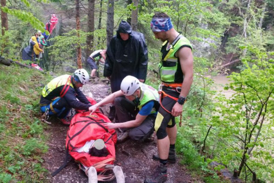 Ilustračný obrázok k článku V Slovenskom raji zachraňovali turistku: Pád na hlavu a zásah záchranárov