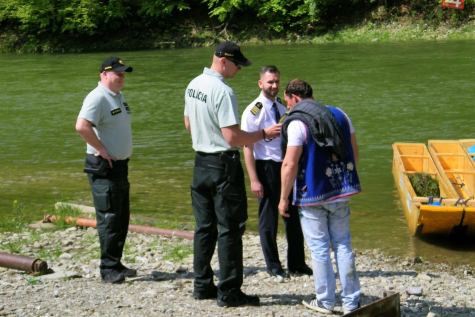 Ilustračný obrázok k článku Výsledok policajnej kontroly: Na pltníkov na Dunajci sa môžete spoľahnúť
