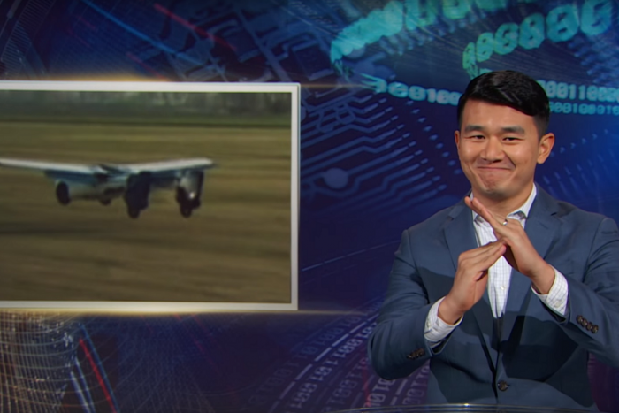 Ilustračný obrázok k článku KURIOZITA DŇA: Čínsky komik si robí srandu z lietajúcich áut, nevynechal ani AeroMobil