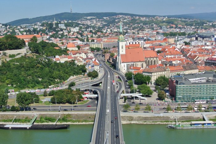 Ilustračný obrázok k článku Viac ako 130-tisíc ľudí denne dochádza do Bratislavy za prácou, vzdelaním či zábavou