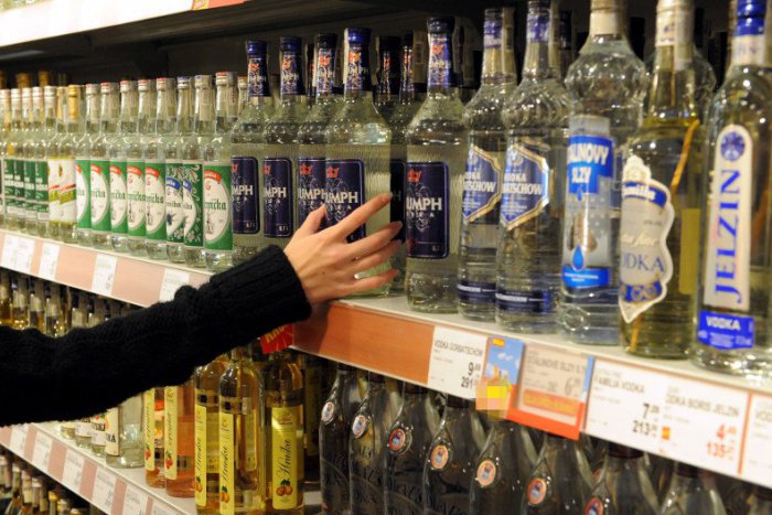 Ilustračný obrázok k článku Žilinskí colníci zadržali alkohol bez platných kolkov: Ide o stovky fliaš