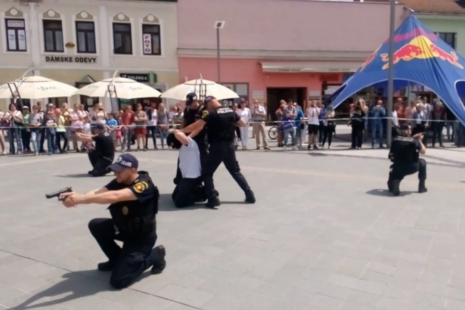 Ilustračný obrázok k článku FOTO: Zvolenská polícia na nohách. Akcia na námestí aj hliadky v uliciach