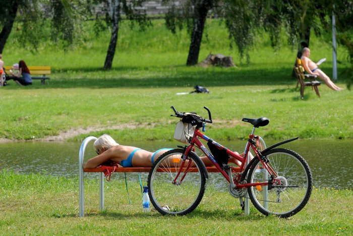 Ilustračný obrázok k článku RANNÁ ŠTVORKA: Nedeľa patrí Európskemu dňu bicyklov, bude teplo do 28 °C