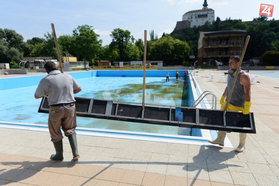 Ilustračný obrázok k článku Tri bazény na letnom kúpalisku opravia: Práce majú byť hotové do začiatku sezóny