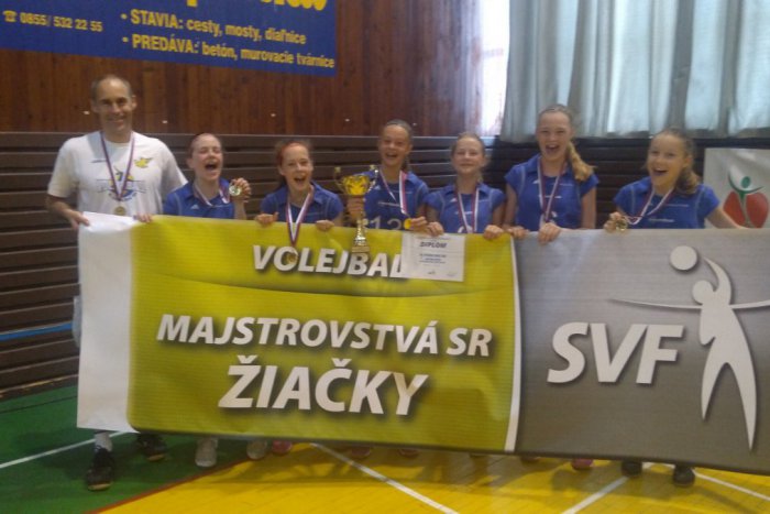 Ilustračný obrázok k článku Fantasticky úspech najmladších novoveských volejbalistiek: Stali sa majsterkami Slovenska