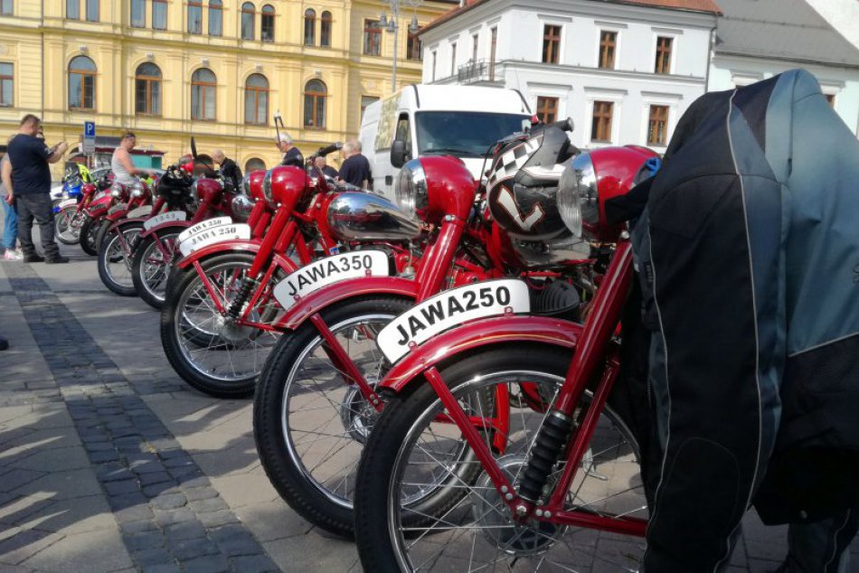 Ilustračný obrázok k článku Výstava vo VSM: 60 rokov motorizovanej turistky v meste