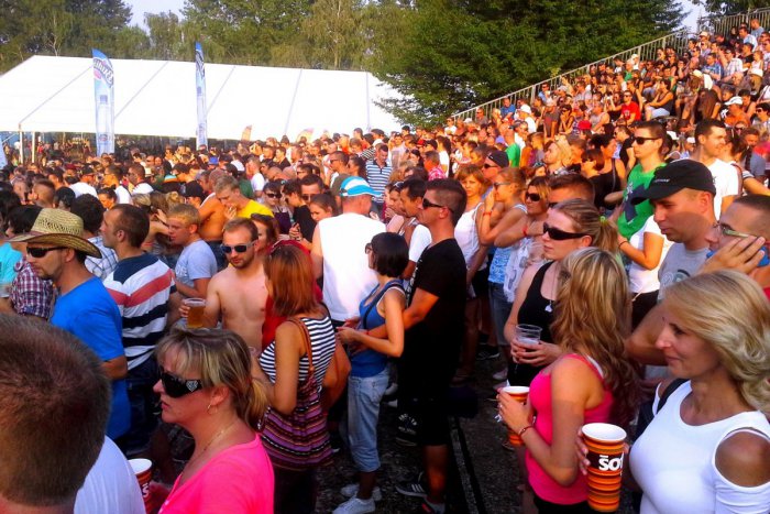 Ilustračný obrázok k článku Červeník ožije hudbou: Najväčší letný festival v okrese Hlohovec sa blíži