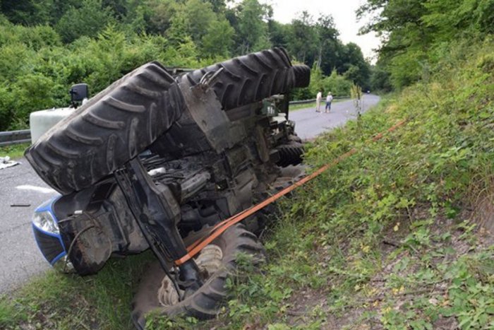 Ilustračný obrázok k článku Pri Bystrici došlo k tragédii: Traktor zavalil človeka, ten neprežil!