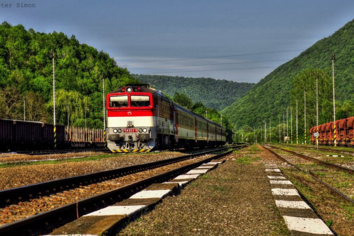 Ilustračný obrázok k článku ŽSR opravia železničné priecestie v obci Gočovo. Vieme, kedy rátať s obmedzeniami