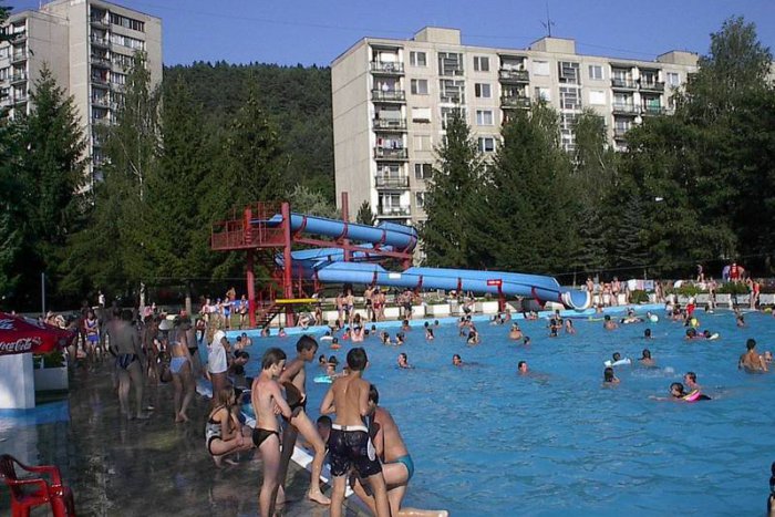 Ilustračný obrázok k článku Otvorenie letného kúpaliska v Považskej sa odkladá: Chýba maličkosť